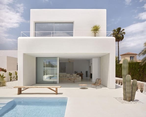 3 quarto Bungalow para venda em Centro, Estepona com piscina - 1 100 000 € (Ref: 9730959)