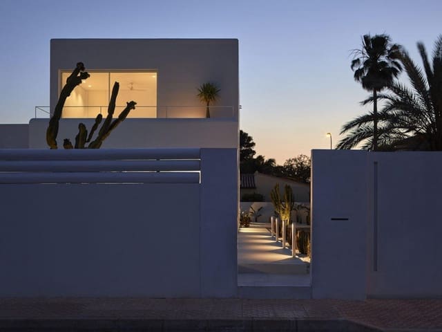 3 quarto Bungalow para venda em Centro, Estepona com piscina - 1 100 000 € (Ref: 9730959)