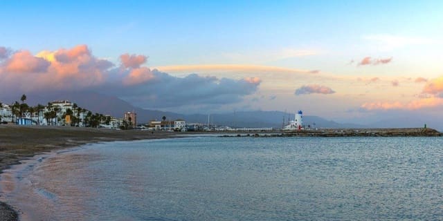 4 soverom Villa til salgs i Castillo de la Duquesa, Manilva med svømmebasseng garasje - € 960 000 (Ref: 9731086)