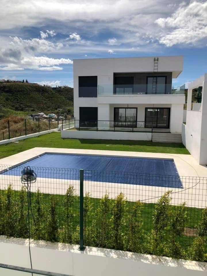 4 chambre Villa/Maison à vendre à La Duquesa / Puerto de la Duquesa avec piscine garage - 730 000 € (Ref: 9731127)