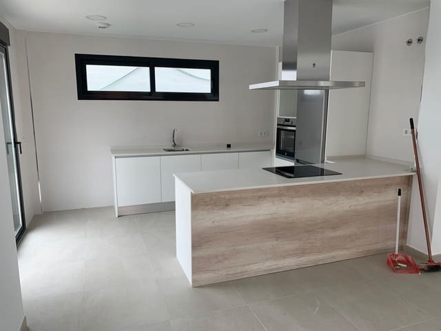 4 chambre Villa/Maison à vendre à La Duquesa / Puerto de la Duquesa, Manilva avec piscine garage - 730 000 € (Ref: 9731127)