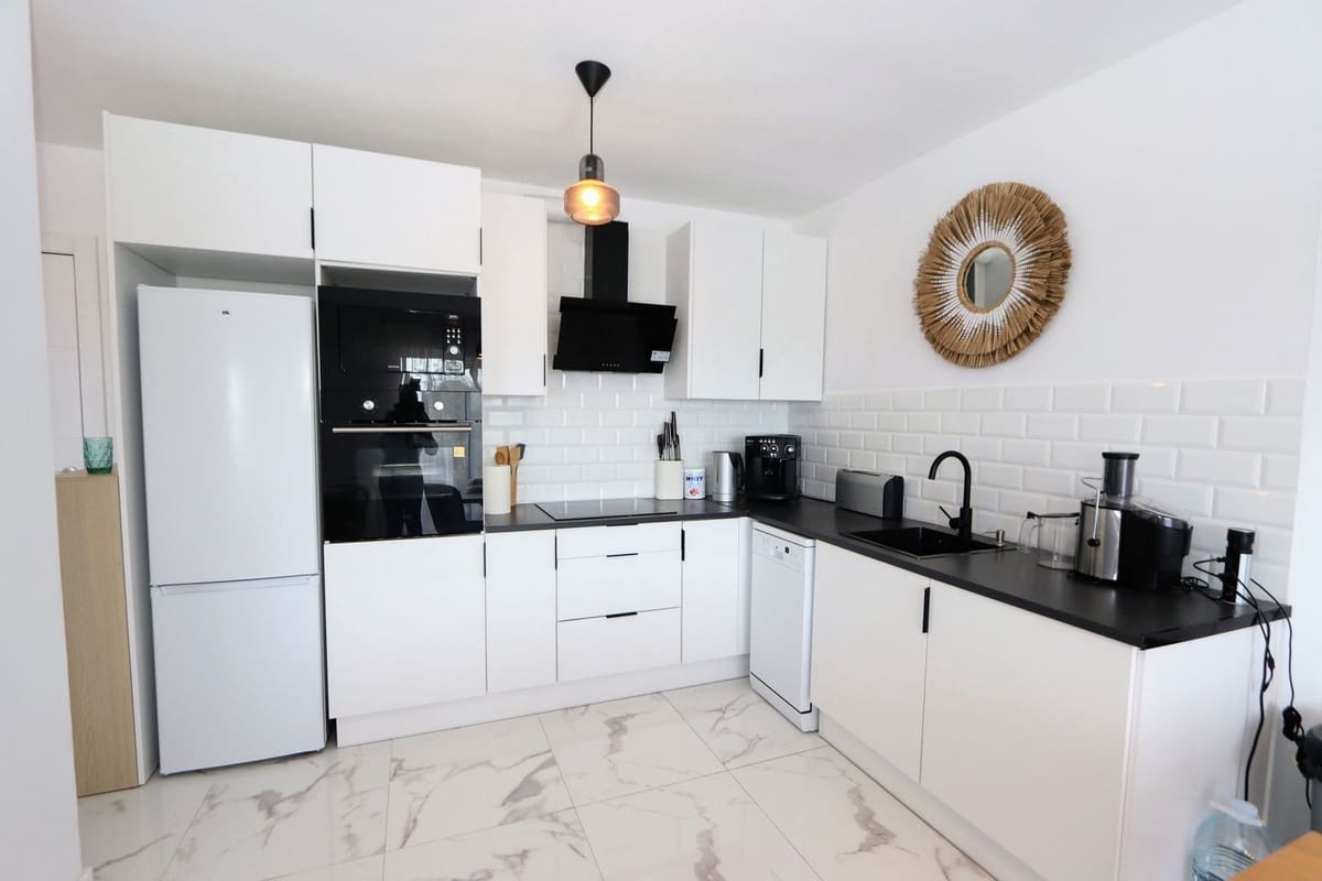 2 makuuhuone Huoneisto myytävänä paikassa Orihuela Costa mukana uima-altaan 
autotalli - 265 000 € (Ref: 9731921)