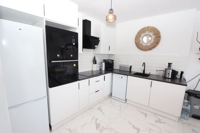 2 makuuhuone Huoneisto myytävänä paikassa Punta Prima, Orihuela mukana uima-altaan 
autotalli - 265 000 € (Ref: 9731921)