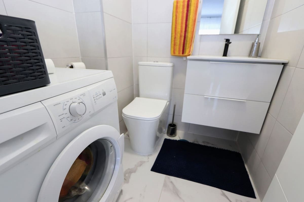 2 makuuhuone Huoneisto myytävänä paikassa Orihuela Costa mukana uima-altaan 
autotalli - 265 000 € (Ref: 9731921)