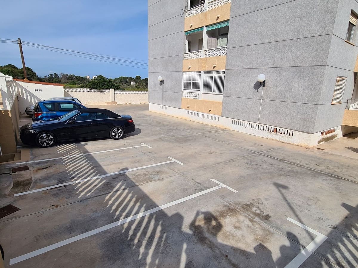 2 makuuhuone Huoneisto myytävänä paikassa Orihuela Costa mukana uima-altaan 
autotalli - 265 000 € (Ref: 9731921)