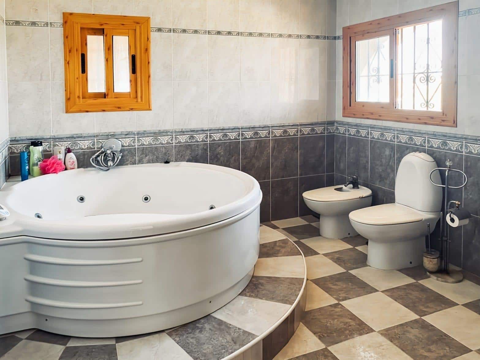 7 chambre Villa/Maison à vendre à Torrevieja avec piscine - 545 000 € (Ref: 9731924)