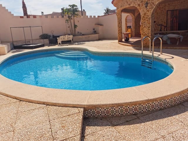 7 bedroom Villa for sale in Los Balcones - Los Altos, Torrevieja with pool - € 545,000 (Ref: 9731924)