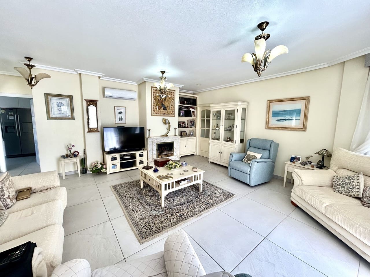 4 bedroom Villa for sale in Pinar de Campoverde with garage - € 460,000 (Ref: 9731950)