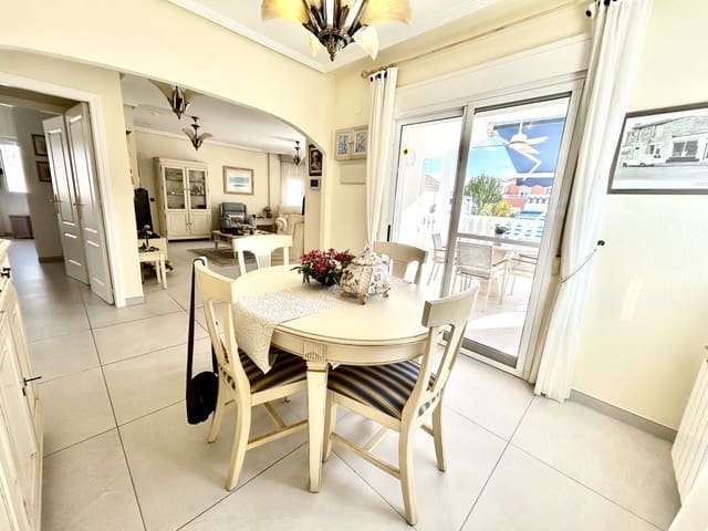 Chalet de 4 habitaciones en Pinar de Campoverde, Pilar de la Horadada en venta con garaje - 460.000 € (Ref: 9731950)