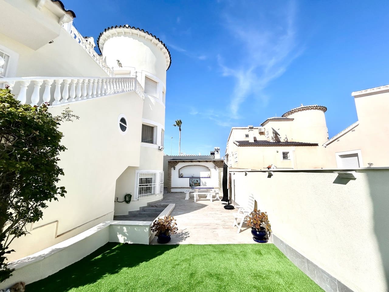 4 bedroom Villa for sale in Pinar de Campoverde with garage - € 460,000 (Ref: 9731950)