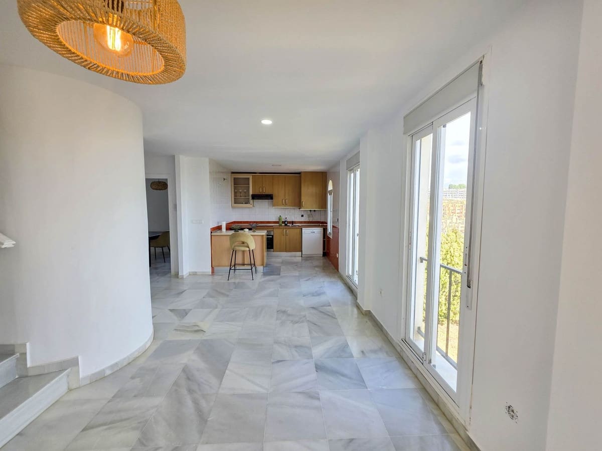 3 sovrum Lägenhet till salu i La Duquesa / Puerto de la Duquesa med garage - 239 000 € (Ref: 9731954)