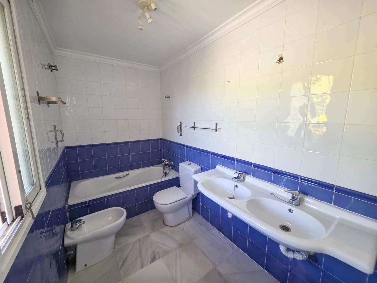 3 sovrum Lägenhet till salu i La Duquesa / Puerto de la Duquesa med garage - 239 000 € (Ref: 9731954)