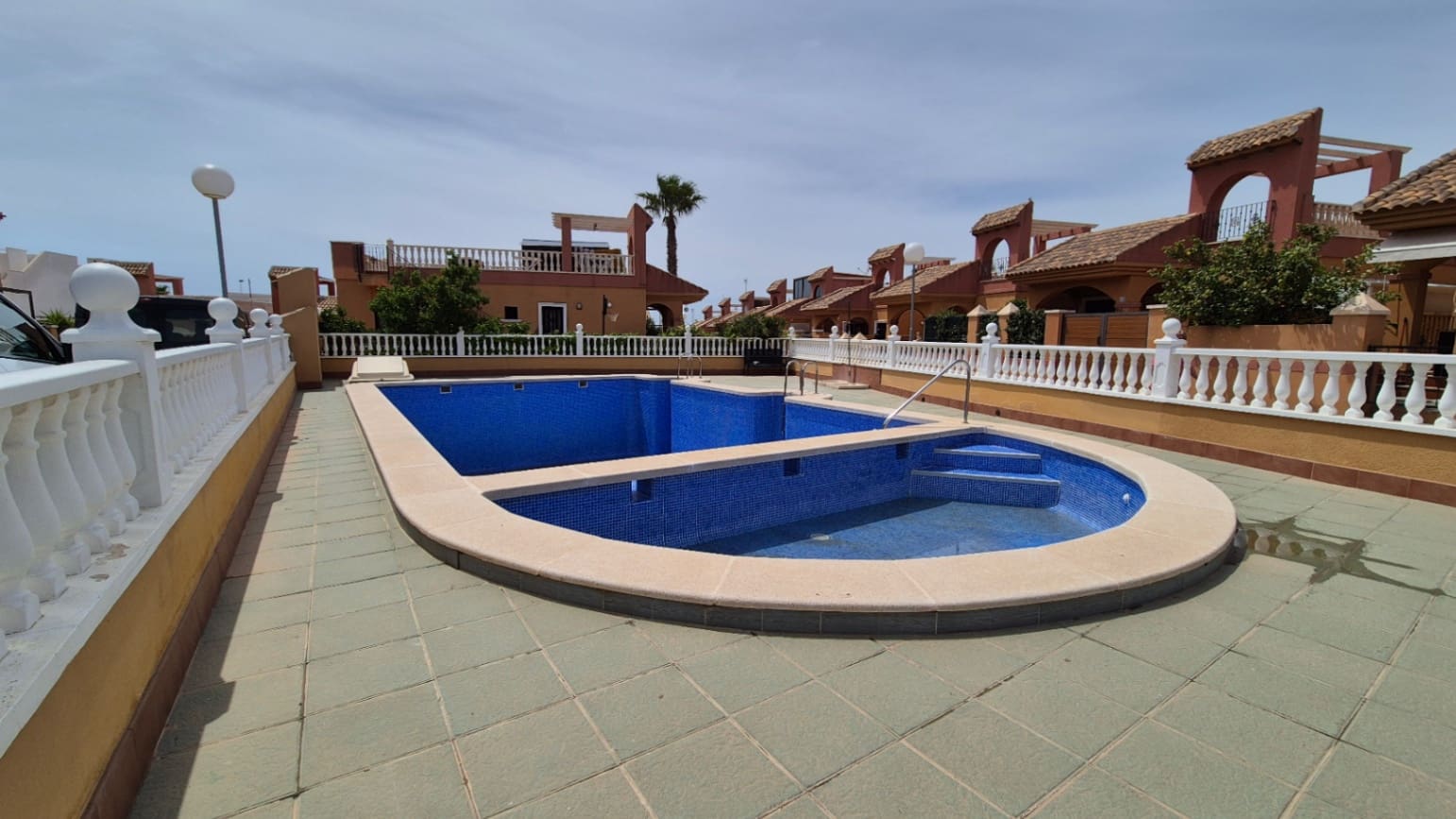 Chalet de 2 habitaciones en Torrevieja en venta con garaje - 322.400 € (Ref: 9735436)