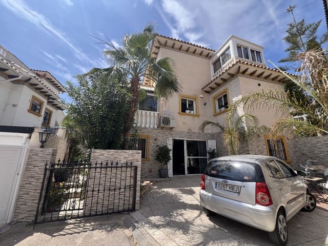 Chalet de 4 habitaciones en La Zenia, Orihuela en venta - 399.000 € (Ref: 9735439)