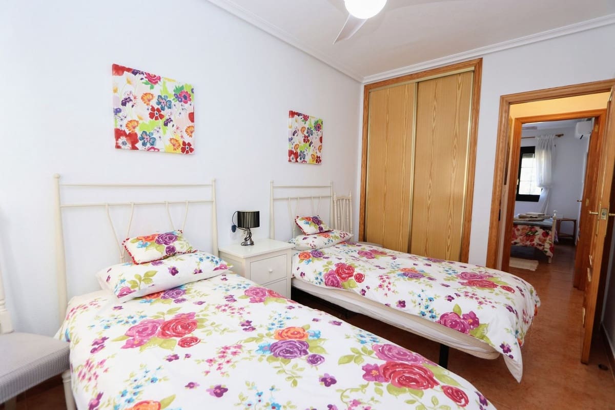 2 bedroom Apartment for sale in Los Alcazares with garage - € 155,000 (Ref: 9738417)