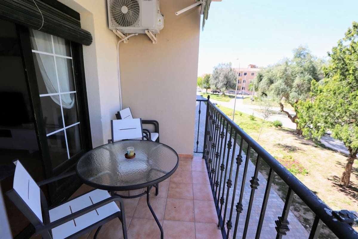 2 bedroom Apartment for sale in Los Alcazares with garage - € 155,000 (Ref: 9738417)