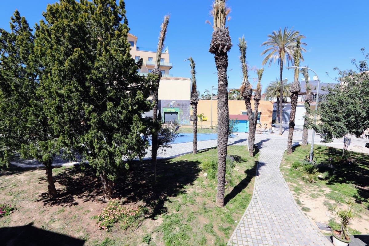 2 bedroom Apartment for sale in Los Alcazares with garage - € 155,000 (Ref: 9738417)