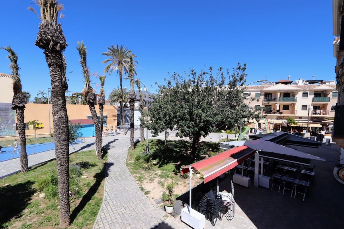 2 bedroom Apartment for sale in Los Alcazares with garage - € 155,000 (Ref: 9738417)