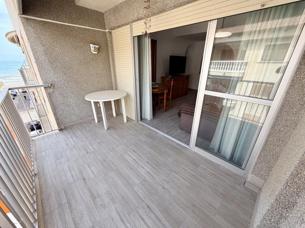 3 bedroom Beach Apartment for sale in Guardamar del Segura with garage - € 224,000 (Ref: 9738425)
