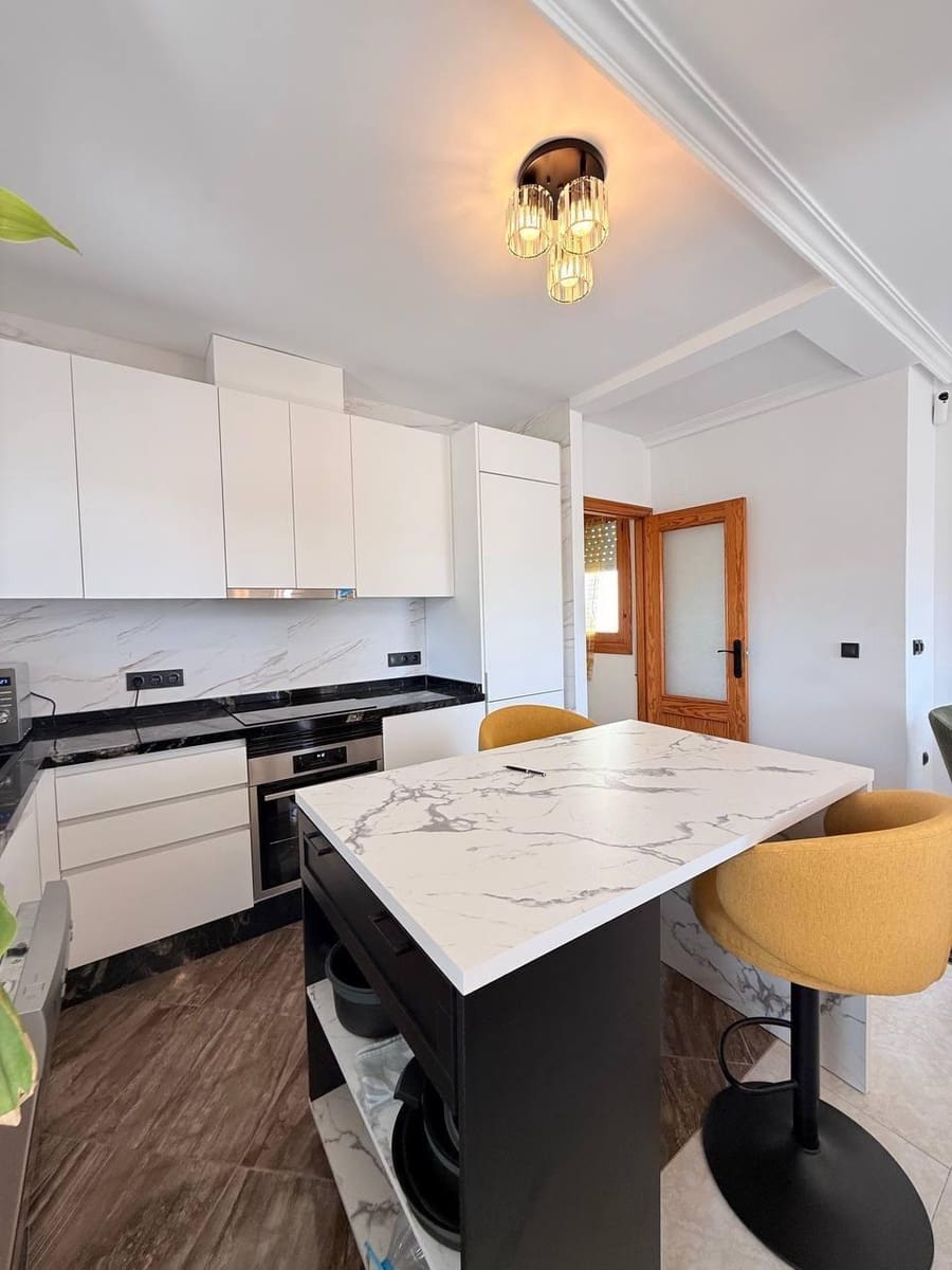 2 sypialnia Penthouse na sprzedaż w Torrevieja - 265 000 € (Ref: 9738427)