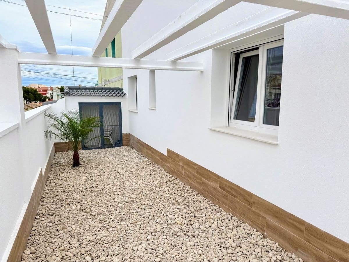 3 bedroom Villa for sale in Ciudad Quesada with garage - € 249,000 (Ref: 9741672)