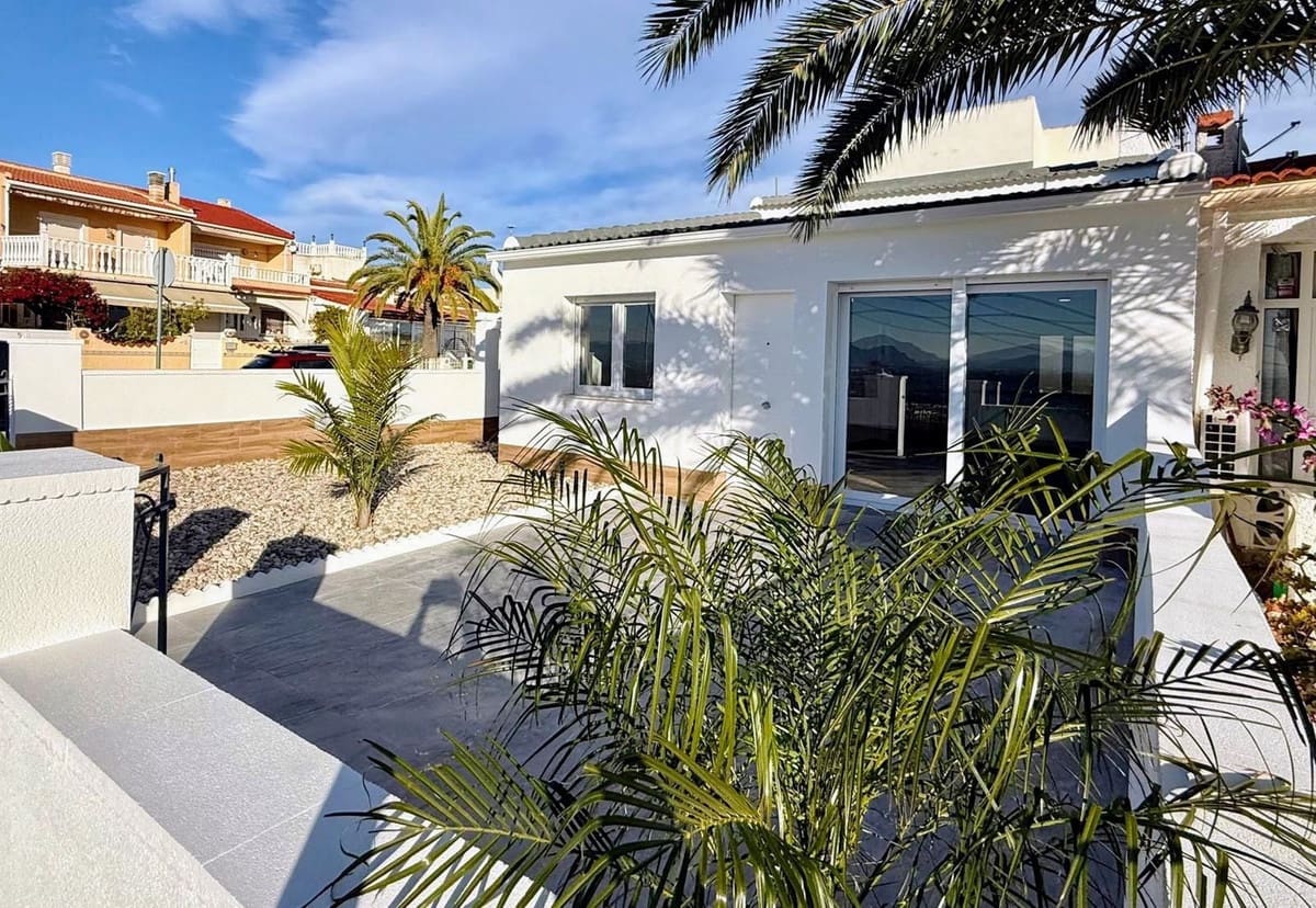 3 bedroom Villa for sale in Ciudad Quesada with garage - € 249,000 (Ref: 9741672)