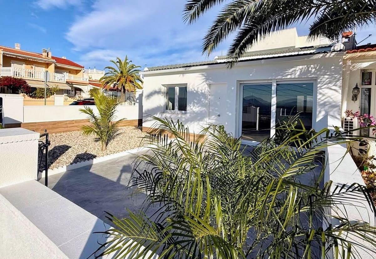 3 slaapkamer Villa te koop in Ciudad Quesada met garage - € 249.000 (Ref: 9741672)