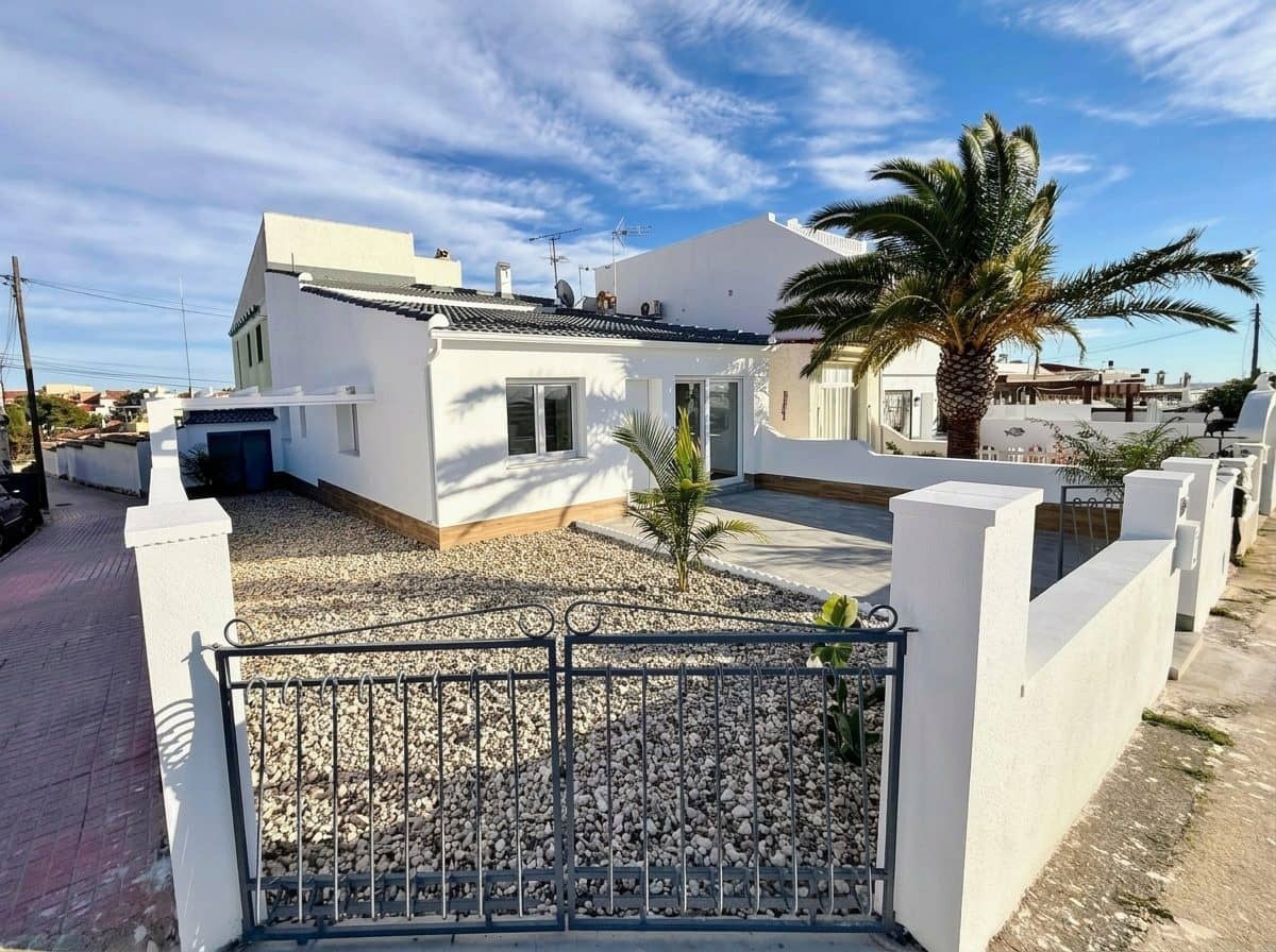 3 bedroom Villa for sale in Rojales with pool garage - € 249,000 (Ref: 9741672)
