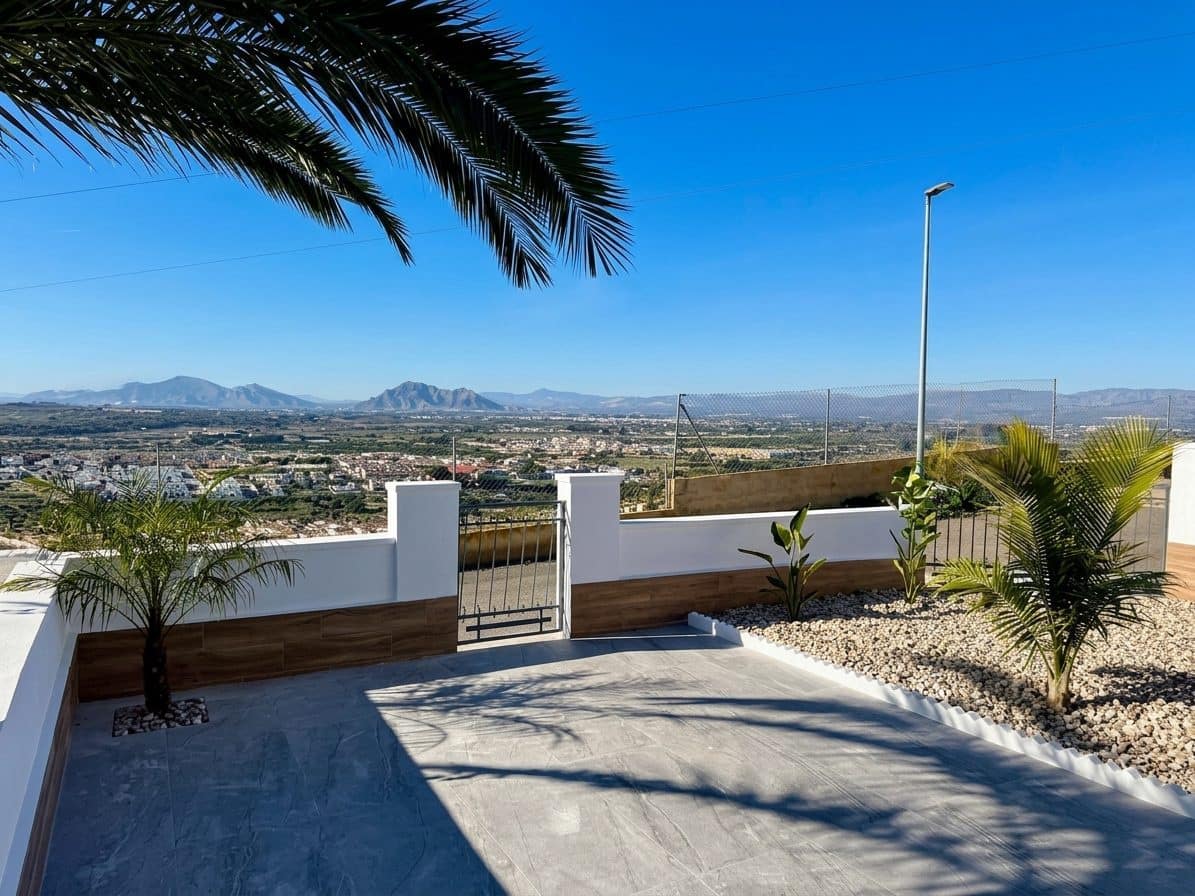 3 bedroom Villa for sale in Rojales with pool garage - € 249,000 (Ref: 9741672)