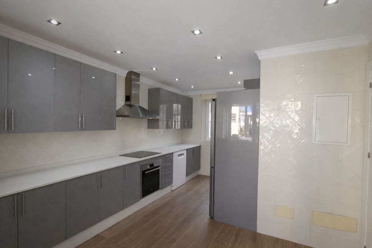 3 quarto Apartamento para venda em Elviria com piscina - 695 000 € (Ref: 9744109)