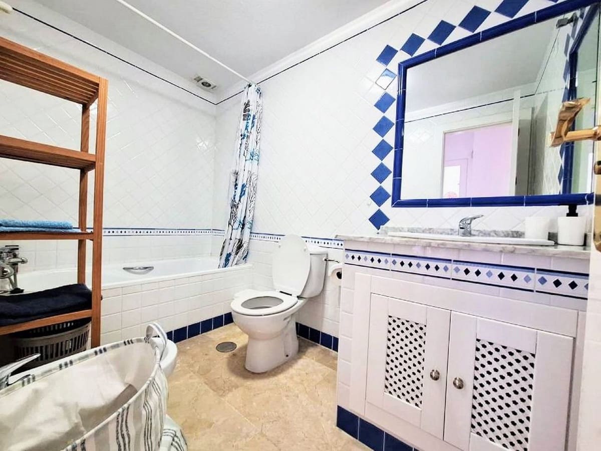 3 makuuhuone Huoneisto myytävänä paikassa Villamartin mukana uima-altaan 
autotalli - 239 000 € (Ref: 9751857)