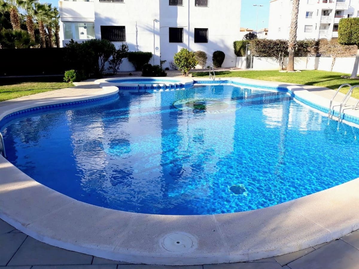 3 makuuhuone Huoneisto myytävänä paikassa Villamartin mukana uima-altaan 
autotalli - 239 000 € (Ref: 9751857)