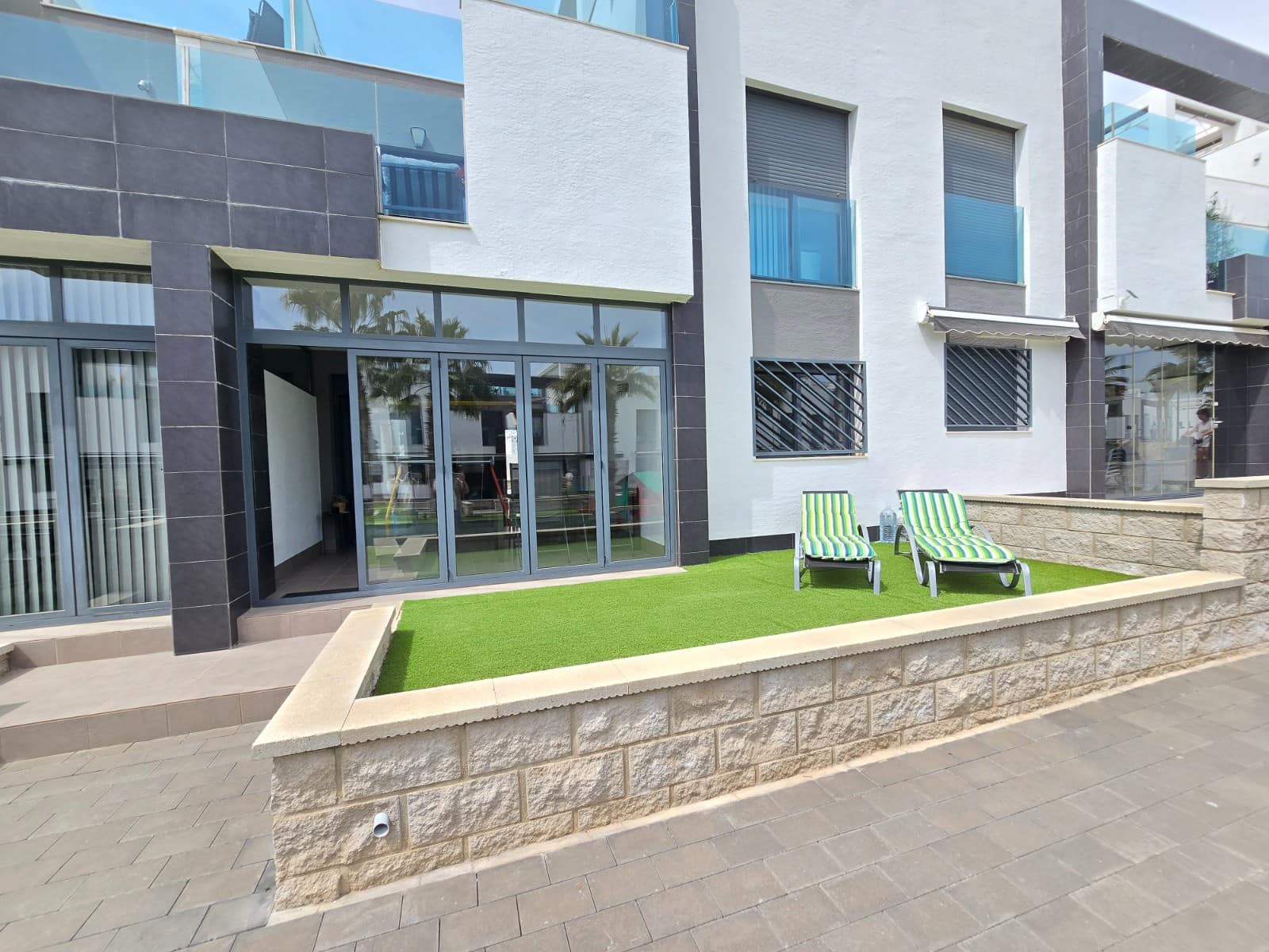 2 soverom Leilighet til salgs i Orihuela Costa med svømmebasseng garasje - € 259 900 (Ref: 9751862)