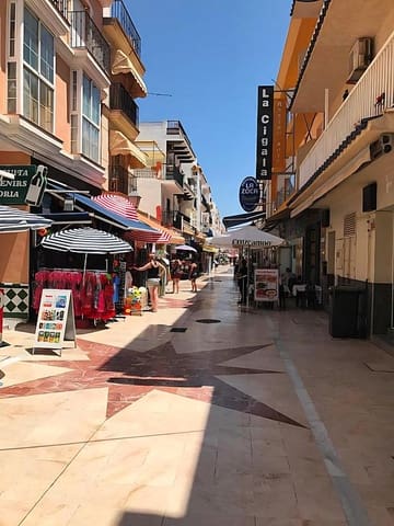 Leilighet til salgs i Torremolinos med svømmebasseng - € 199 999 (Ref: 9758777)