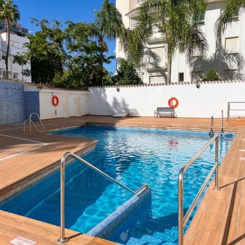 Lägenhet till salu i Torremolinos med pool - 199 999 € (Ref: 9758777)