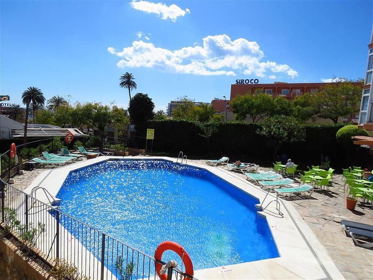 Lejlighed til salg i Benalmadena Costa med swimmingpool - € 170.000 (Ref: 9758778)