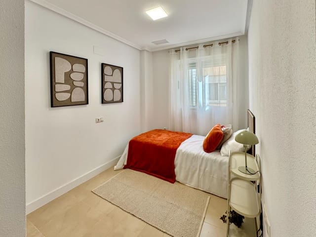 3 soveværelse Lejlighed til salg i Puerto Deportivo, Torrevieja med garage - € 220.000 (Ref: 9758800)