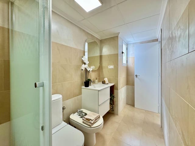 3 soveværelse Lejlighed til salg i Puerto Deportivo, Torrevieja med garage - € 220.000 (Ref: 9758800)