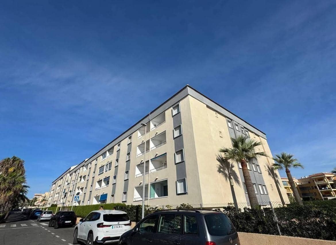 3 soveværelse Lejlighed til salg i Torrevieja med swimmingpool - € 339.700 (Ref: 9758801)