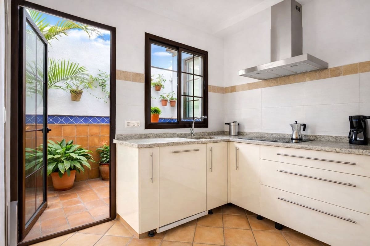 2 sypialnia Dom blizniak na sprzedaż w Estepona z basenem garażem - 570 000 € (Ref: 9758802)