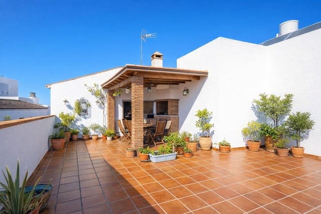 2 soverom Hus til salgs i Zona Calvario, Estepona med garasje - € 570 000 (Ref: 9758802)