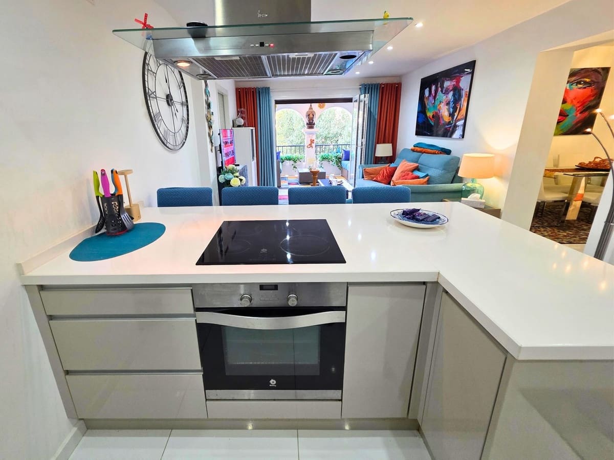 3 soverom Leilighet til salgs i La Duquesa / Puerto de la Duquesa - € 370 000 (Ref: 9758803)