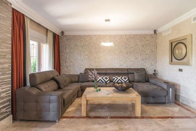3 soveværelse Villa til salg i Casco Antiguo, Marbella - € 1.000.000 (Ref: 9758806)