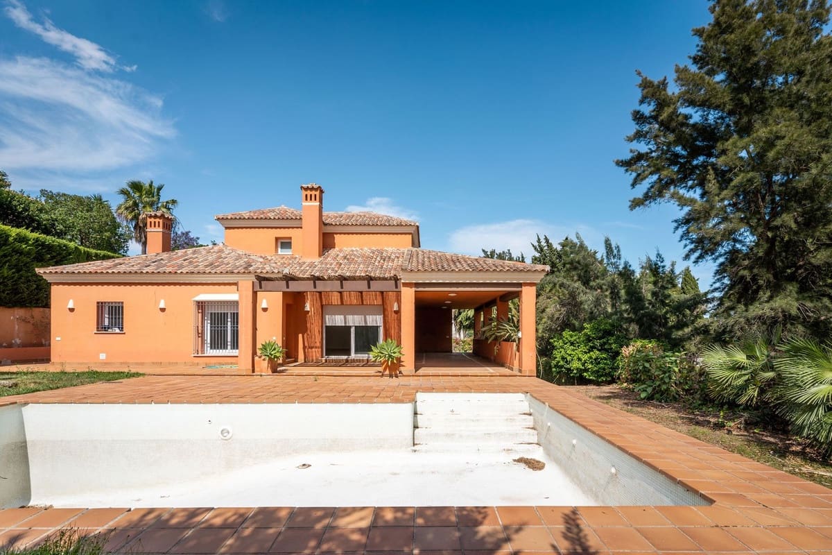 4 chambre Villa/Maison à vendre à Sotogrande avec garage - 1 100 000 € (Ref: 9758807)