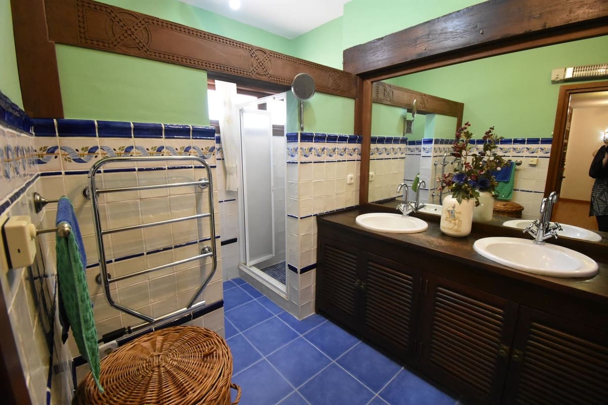 4 soveværelse Villa til salg i Mijas Costa med swimmingpool garage - € 1.399.000 (Ref: 9758812)