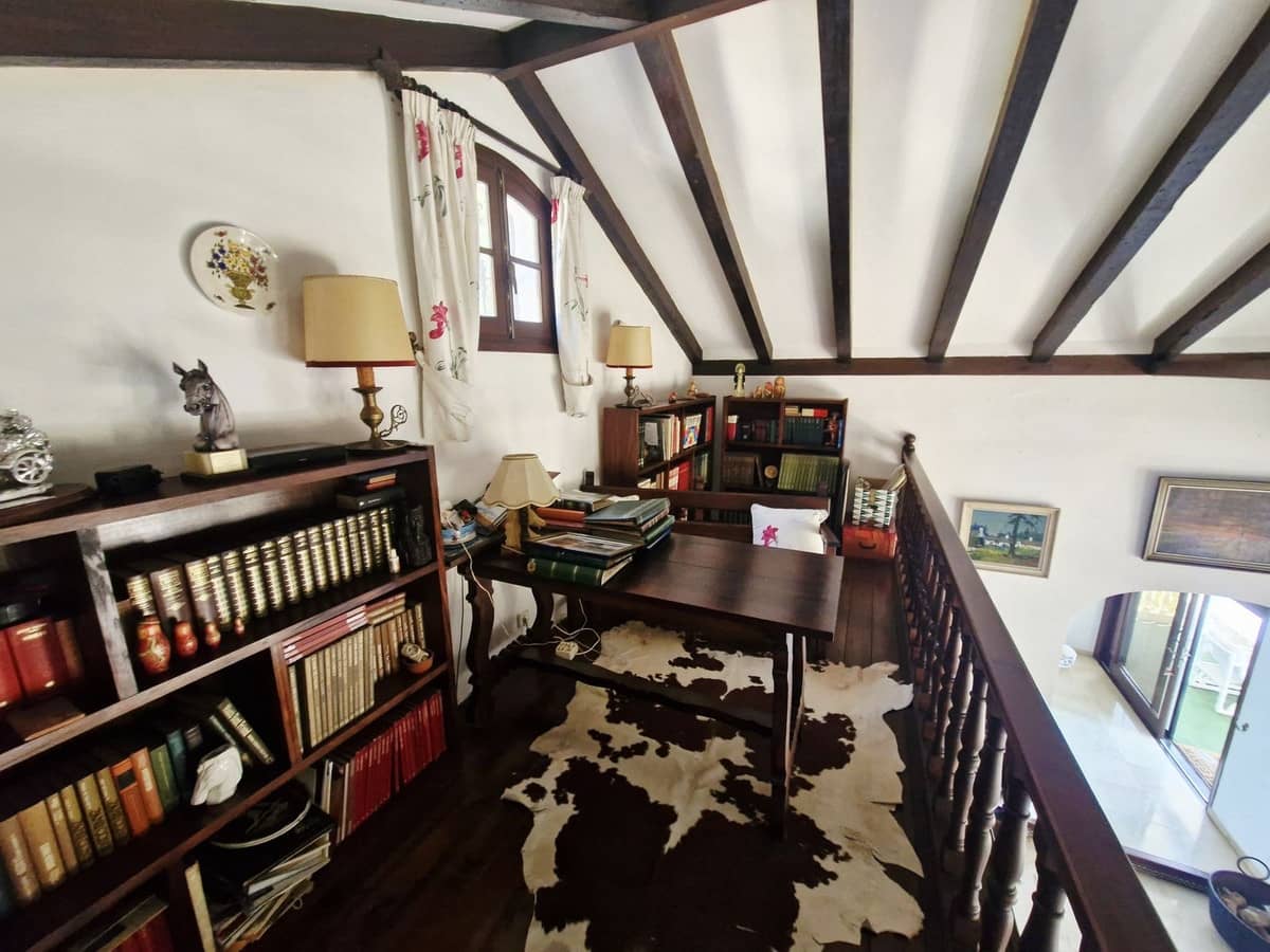 4 soveværelse Villa til salg i Mijas Costa med swimmingpool garage - € 1.399.000 (Ref: 9758812)