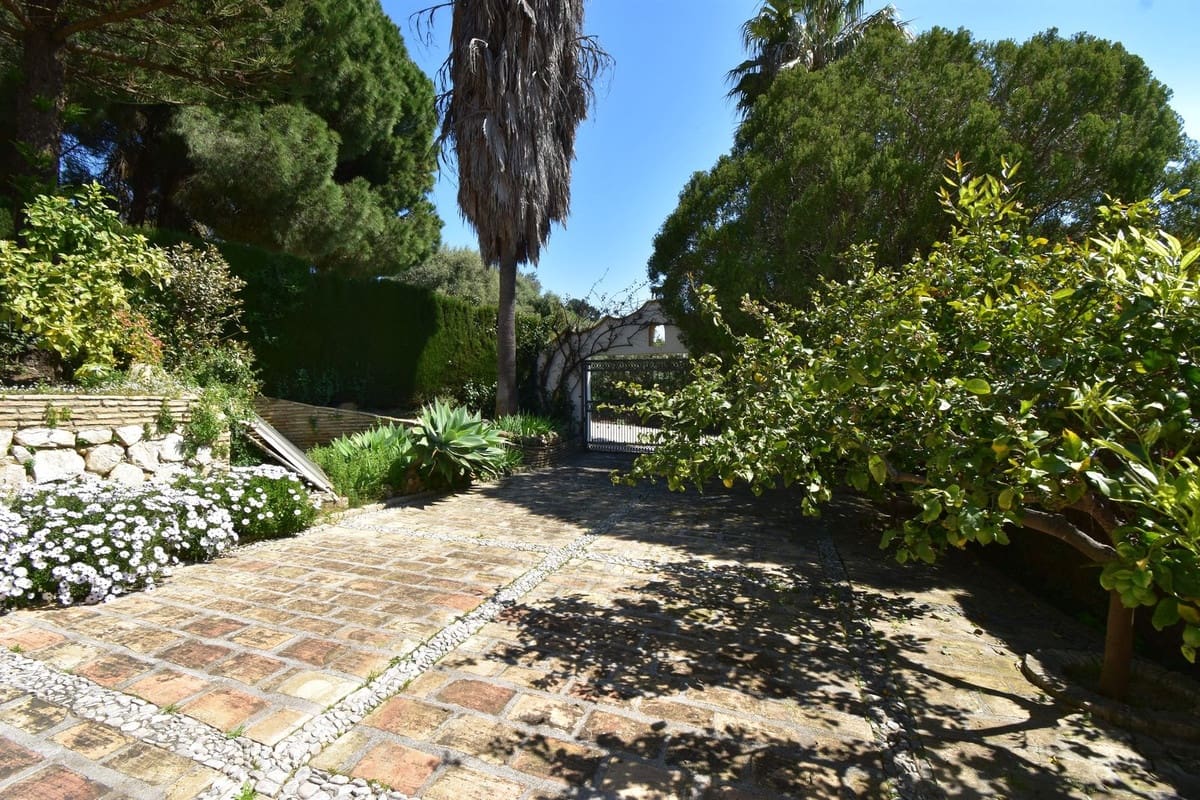 4 soveværelse Villa til salg i Mijas Costa med swimmingpool garage - € 1.399.000 (Ref: 9758812)