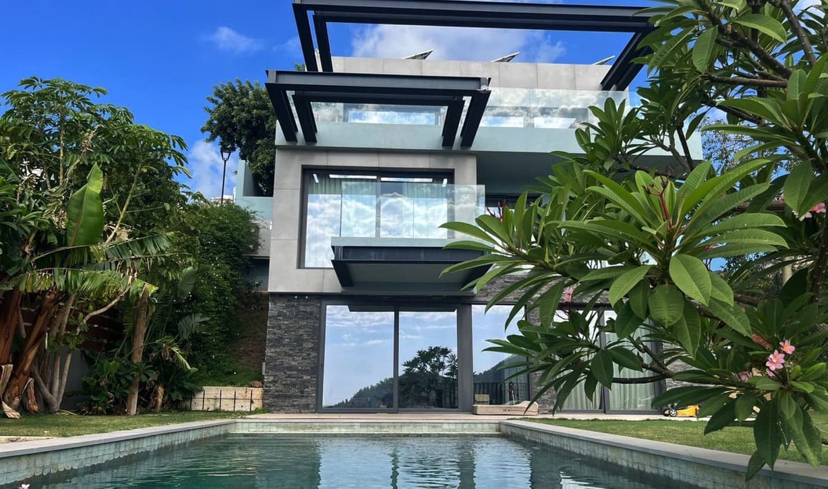 5 soveværelse Villa til salg i Mijas Costa med swimmingpool garage - € 1.600.000 (Ref: 9758813)