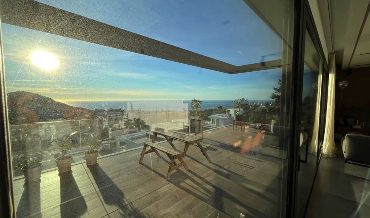 5 bedroom Villa for sale in Mijas Costa with pool garage - € 1,600,000 (Ref: 9758813)