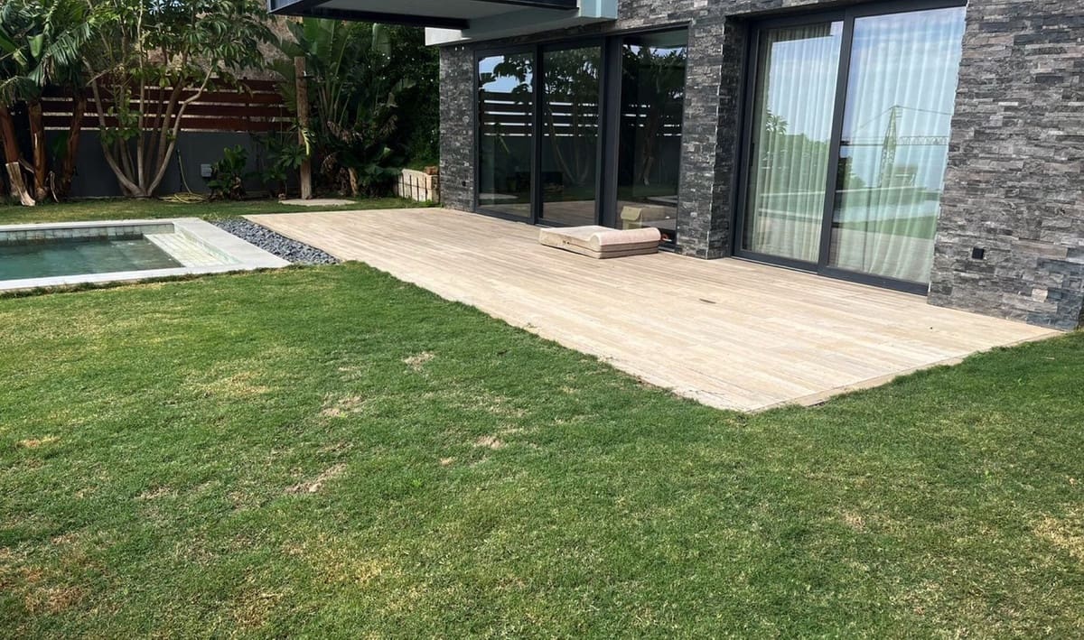 5 bedroom Villa for sale in Mijas Costa with pool garage - € 1,600,000 (Ref: 9758813)